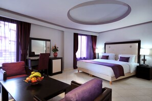 In-room safe, desk, laptop workspace, blackout curtains - Blue Sea Le Printemps (Marrakech)