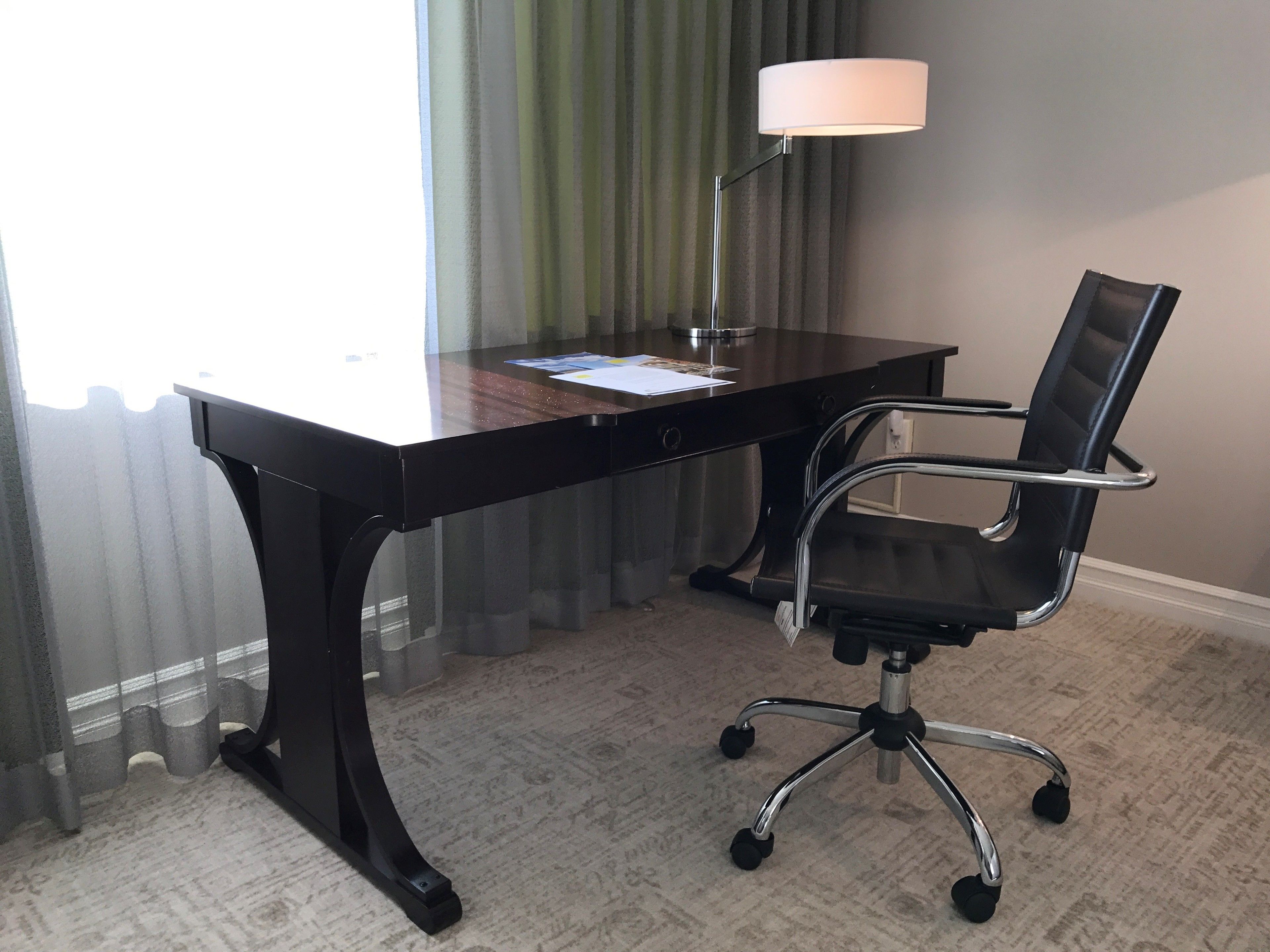 deluxe suite, 1 bedroom | in-room business centre
