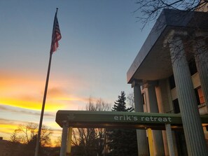 A building with a sign reading "erik's retreat" and an American flag. - Erik's Retreat in Minnesota (Edina)