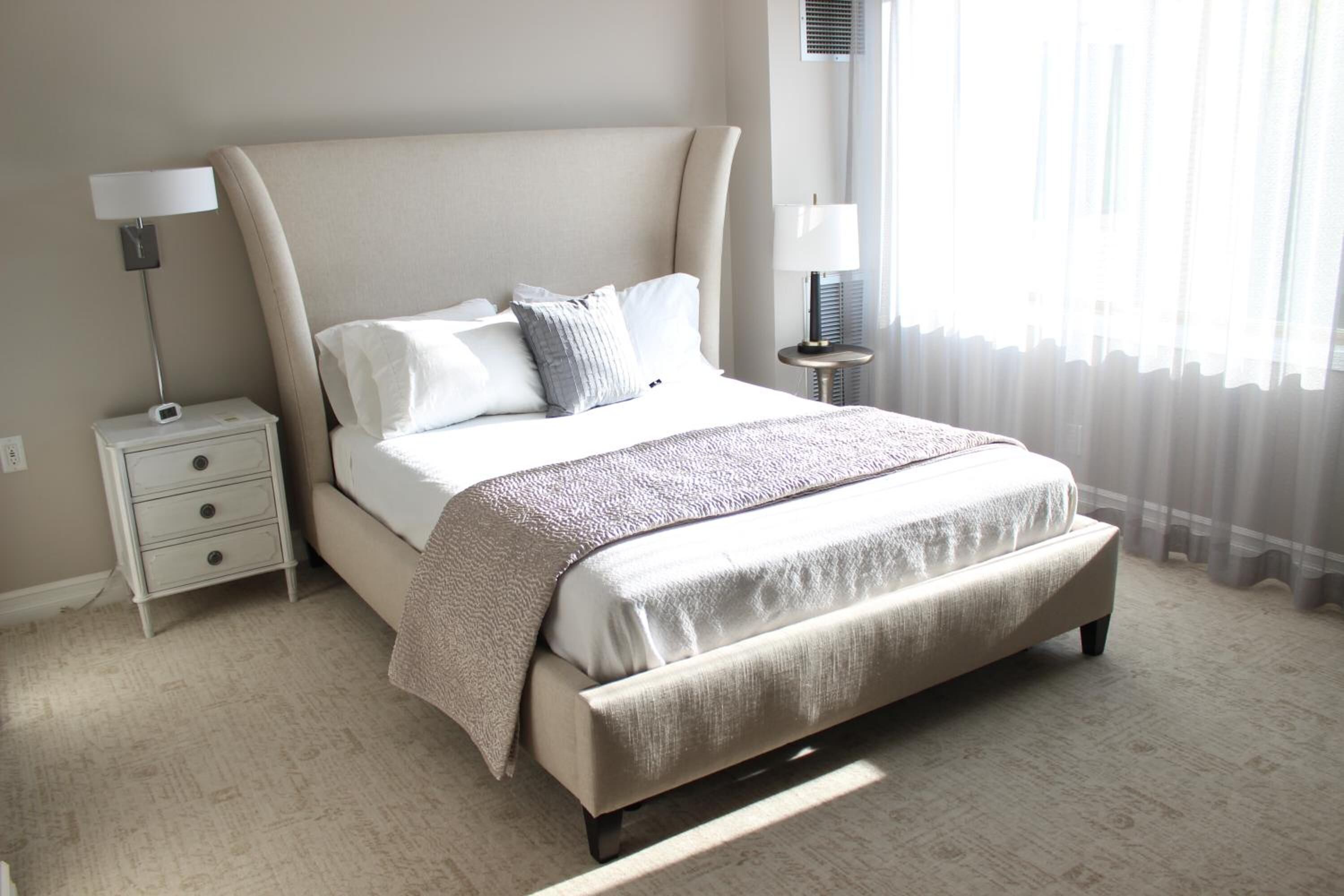 premium bedding, minibar, in-room safe, desk