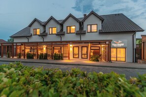 Front of property - evening/night - Villa Madre Golf & Family (gmina Wolin)
