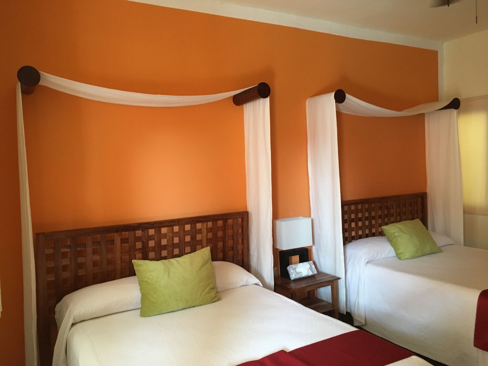 standard twin room, 2 double beds | minibar, in-room safe, desk, iron/ironing board