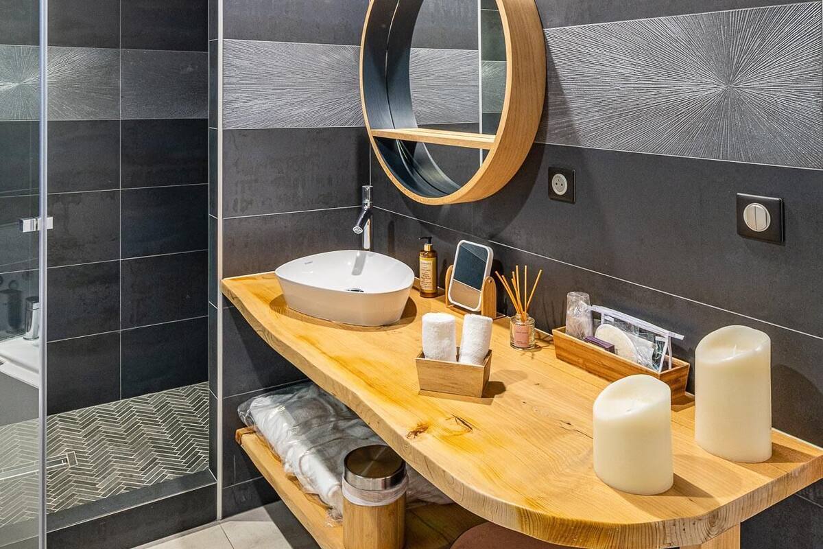 deluxe double room, private bathroom, pool view (balneo 2 personnes) | spa