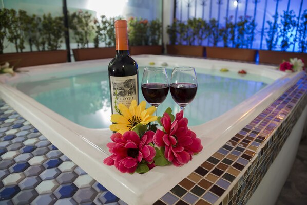 Outdoor spa tub - Hotel Flamingo Cali (Cali)