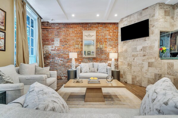 Reception - Hotel de L'Eau Vive by Coolvacay (New Orleans)