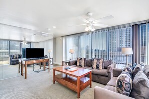 Superior Suite, Multiple Beds | Living area - Hotel de L'Eau Vive by Coolvacay (New Orleans)