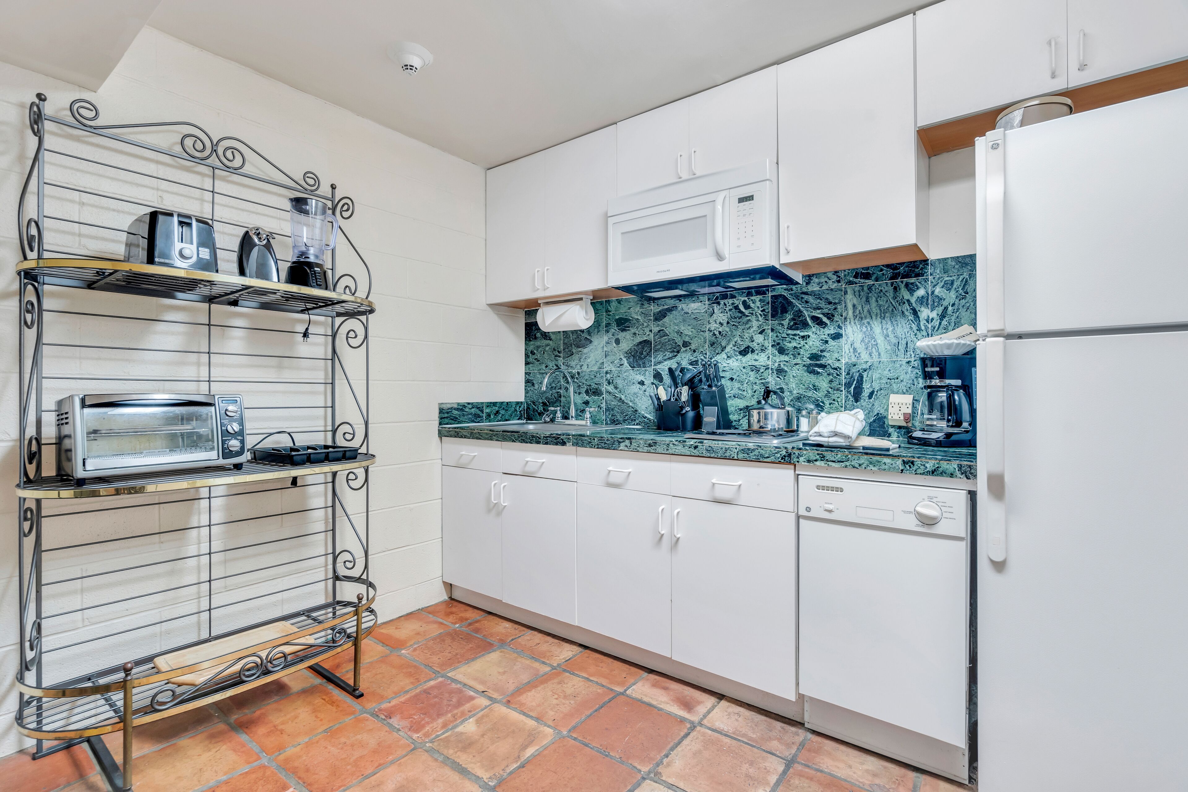 superior suite, multiple beds | private kitchen | fridge, microwave, oven, stovetop