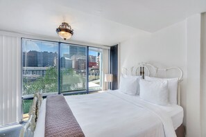 高級套房, 多張床 | 1 間臥室、免費無線上網、床單