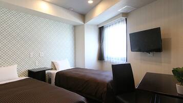 Premium bedding, desk, blackout drapes, WiFi (free)