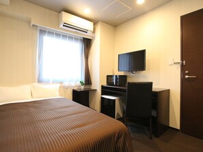 Sengetøy av topp kvalitet, skrivebord og blendingsgardiner