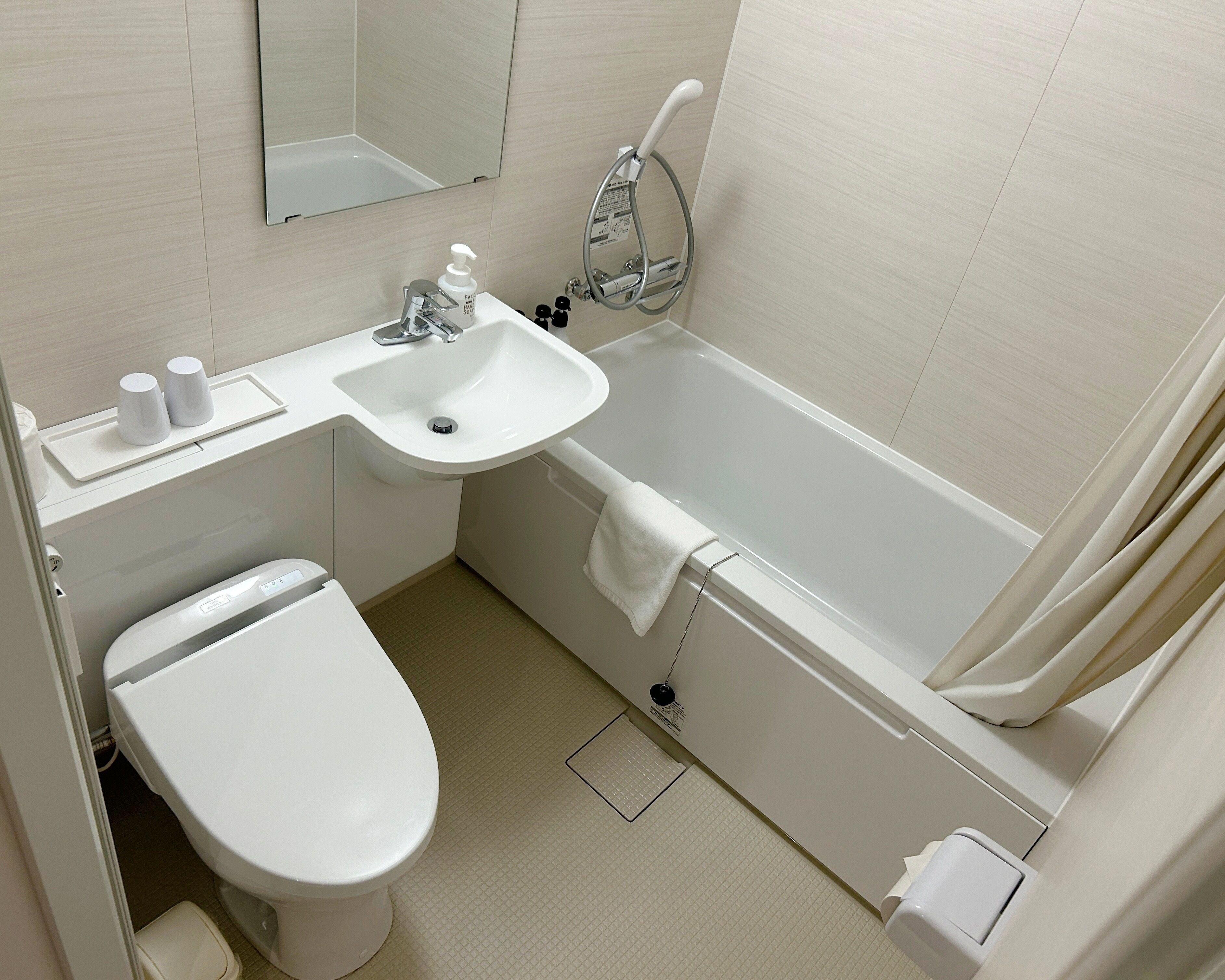 Standard Room | Bathroom | Combined shower/tub, deep soaking tub, rainfall showerhead