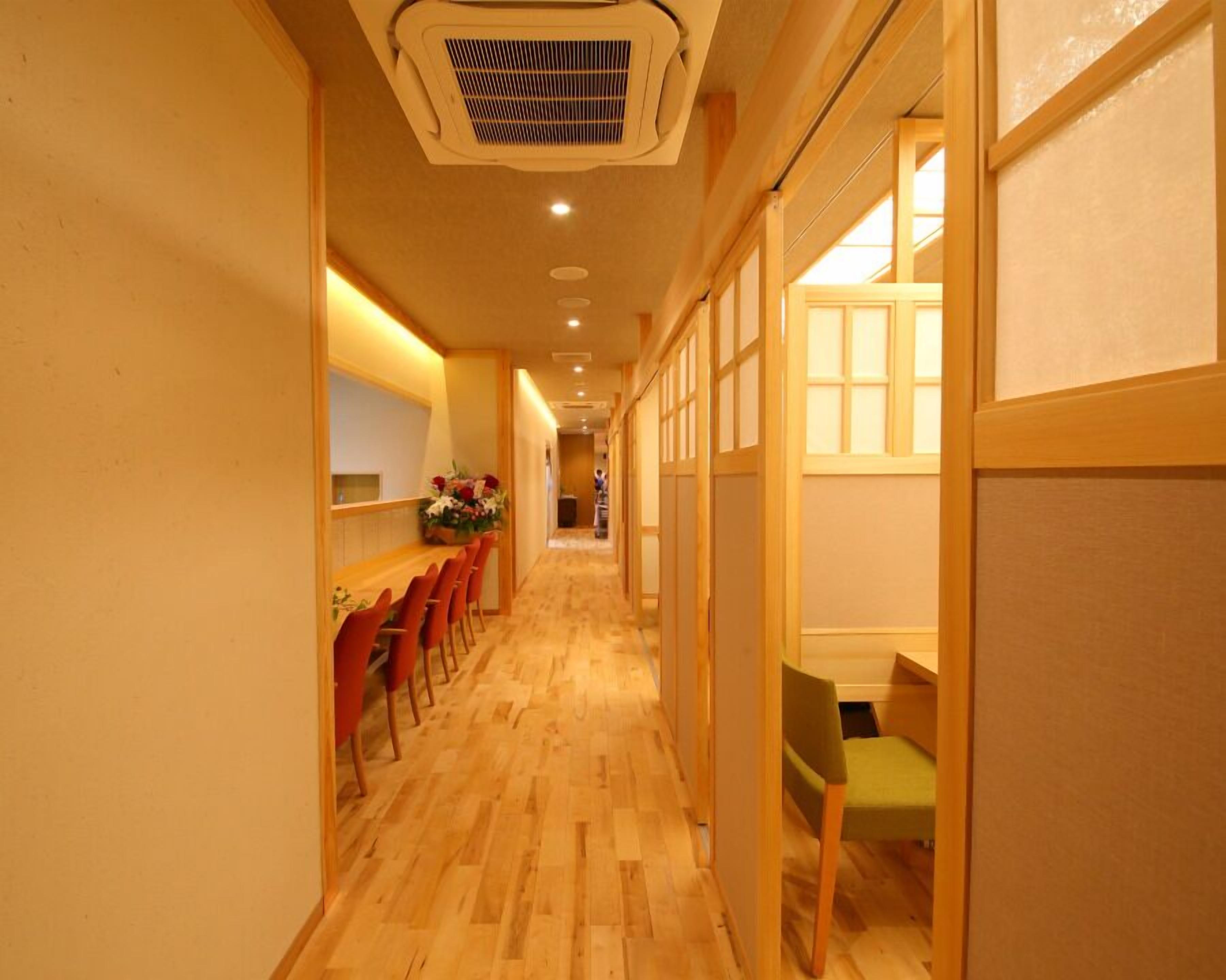 供應早餐、午餐、晚餐；日本菜