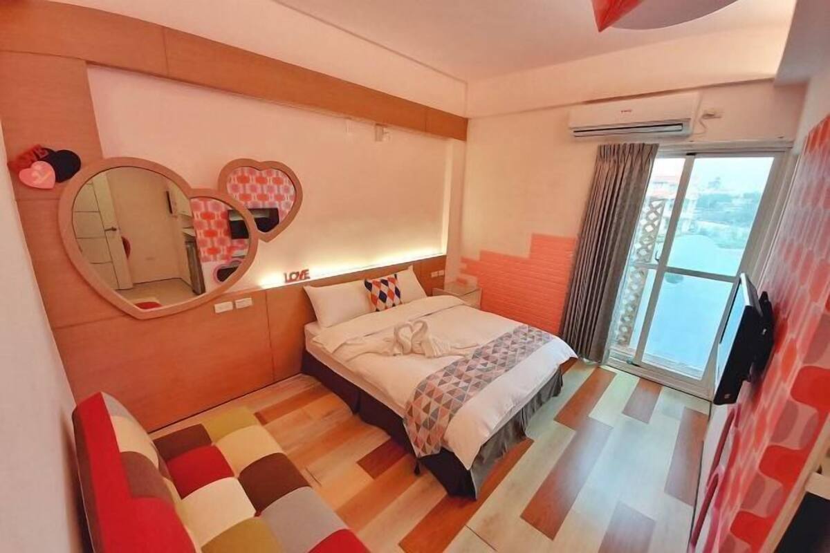 1 Schlafzimmer, hochwertige Bettwaren, Verdunkelungsvorhänge