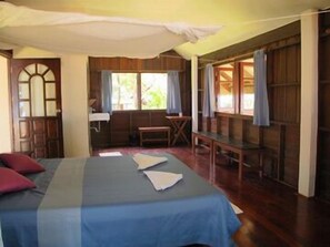 Deluxe Bungalow (Beachfront) | Desk, free WiFi - Joy Bungalow (Nuea Khlong)