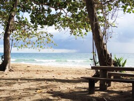 在海滩、海滩按摩、划皮艇、划船/划独木舟