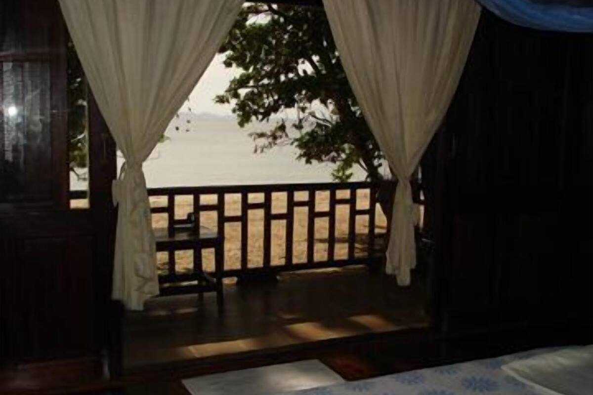 deluxe bungalow (beachfront) | balcony