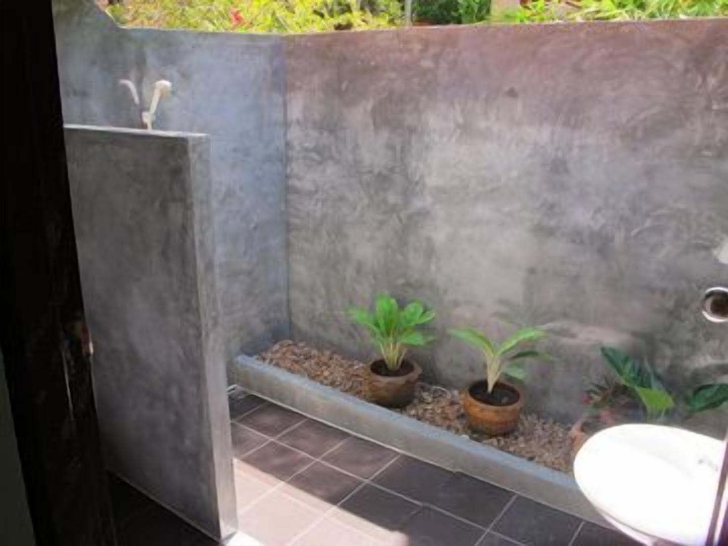 shower, free toiletries, towels