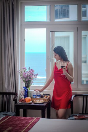 Deluxe-Doppelzimmer, Meerblick | Minibar, Schreibtisch, Verdunkelungsvorhänge, schallisolierte Zimmer