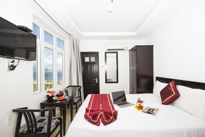Deluxe Double Room, Sea View | Minibar, desk, blackout drapes, soundproofing - Misa Hotel Da Nang (Da Nang)