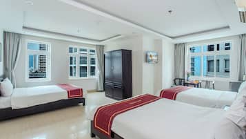 Family Double Room, Sea View | Minibar, desk, blackout drapes, soundproofing