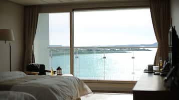 Chambre Standard avec lits jumeaux, vue mer | 1 chambre, bureau, chambres insonorisées, Wi-Fi gratuit