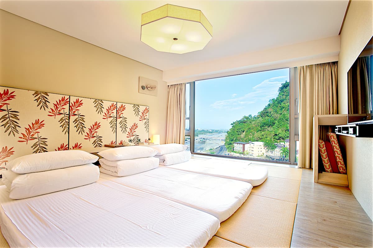 Elite Triple Room | 1 bedroom, desk, blackout drapes, iron/ironing board
