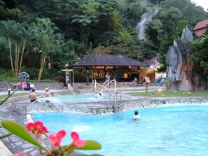Kolam renang outdoor