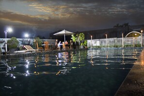 Outdoor pool - Gowongan Inn Yogyakarta (Yogyakarta)
