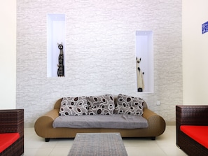 Lobby sitting area - Nova Kuching Hotel (Kuching)