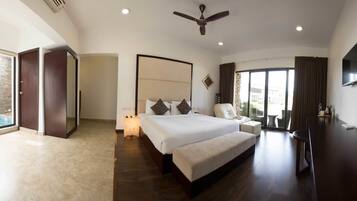 The Splash- Private Pool Room