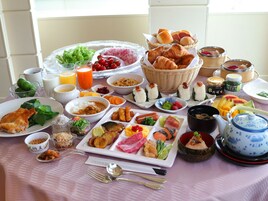 Daily buffet breakfast for a fee