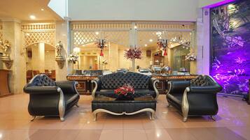 Área de estar no saguão