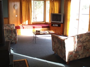 Cabin One - Family Cottage | Living room