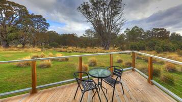 Cabin Four - Studio Apartment | Balcony