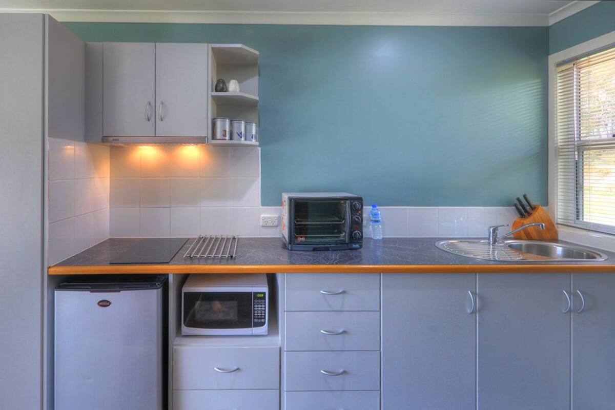 Estudio | Cocina privada | Cafetera o tetera, frigorífico, microondas y placa de cocina