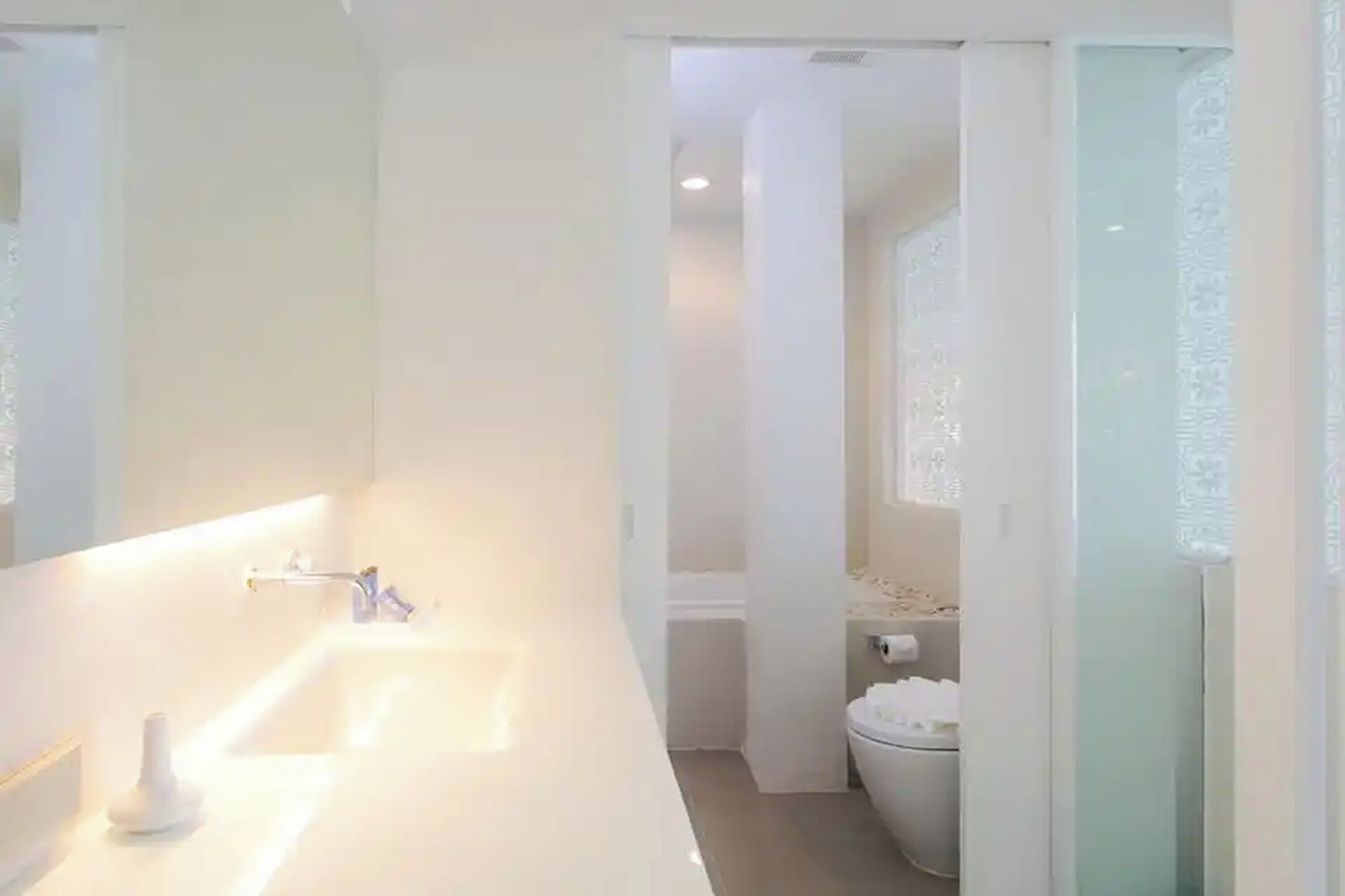 deluxe double room | bathroom | free toiletries, hair dryer, slippers, towels