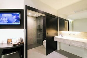 Free toiletries, hair dryer, slippers, towels - The House Patong (Patong)