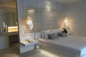 Deluxe Double Room | In-room safe, desk, blackout drapes, iron/ironing board