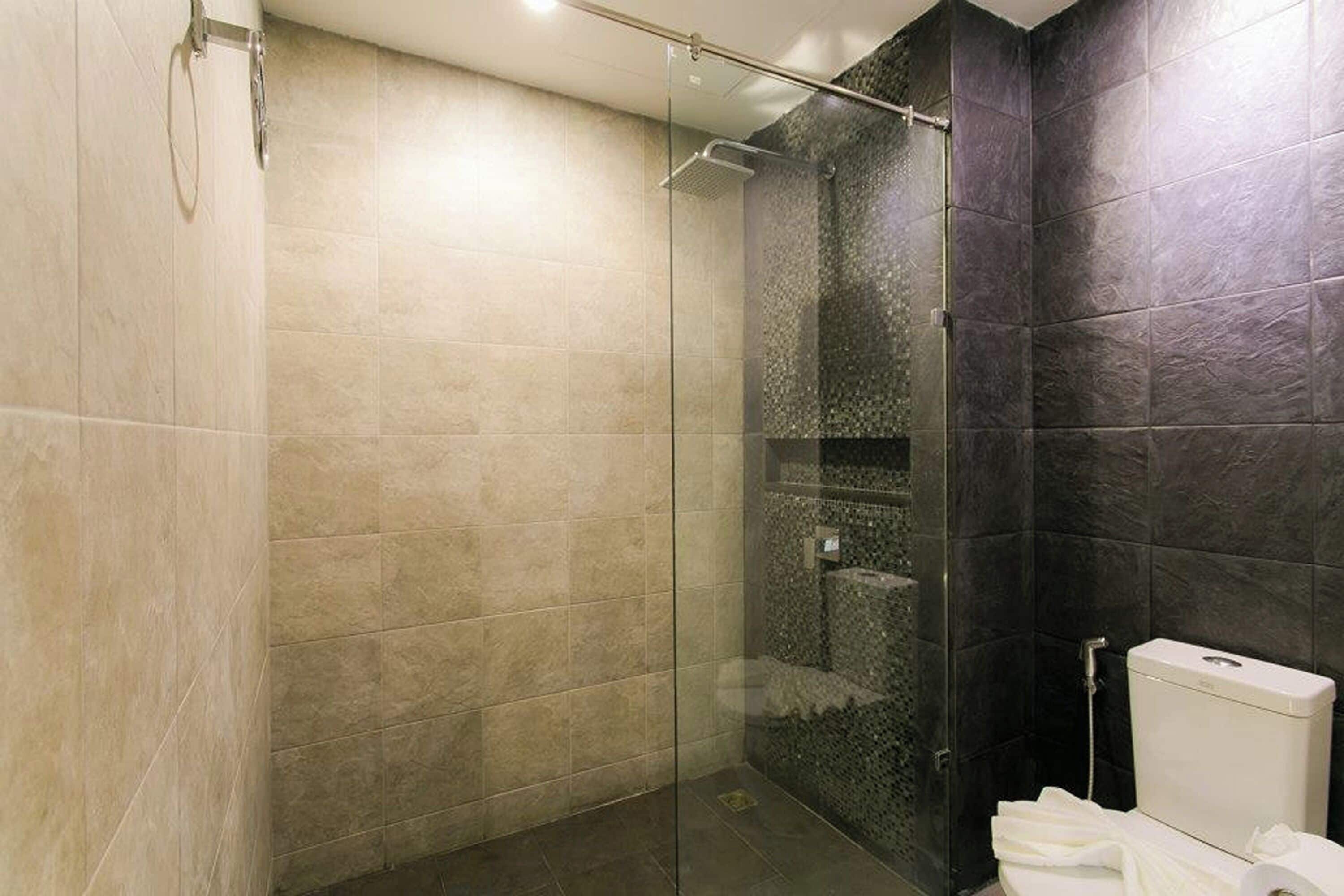 superior twin room | bathroom | free toiletries, hair dryer, slippers, towels