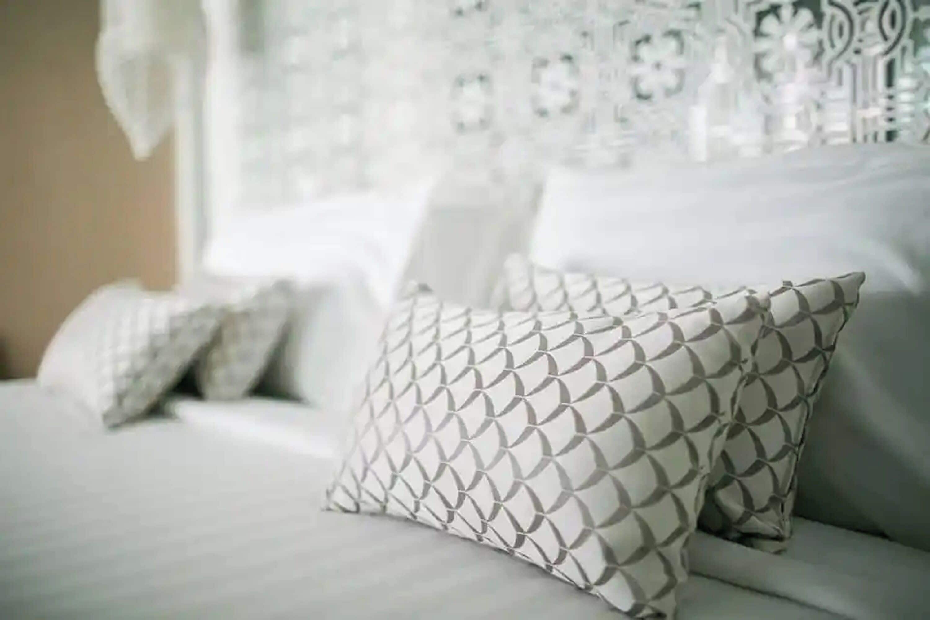 deluxe double room | 1 bedroom, in-room safe, desk, blackout curtains