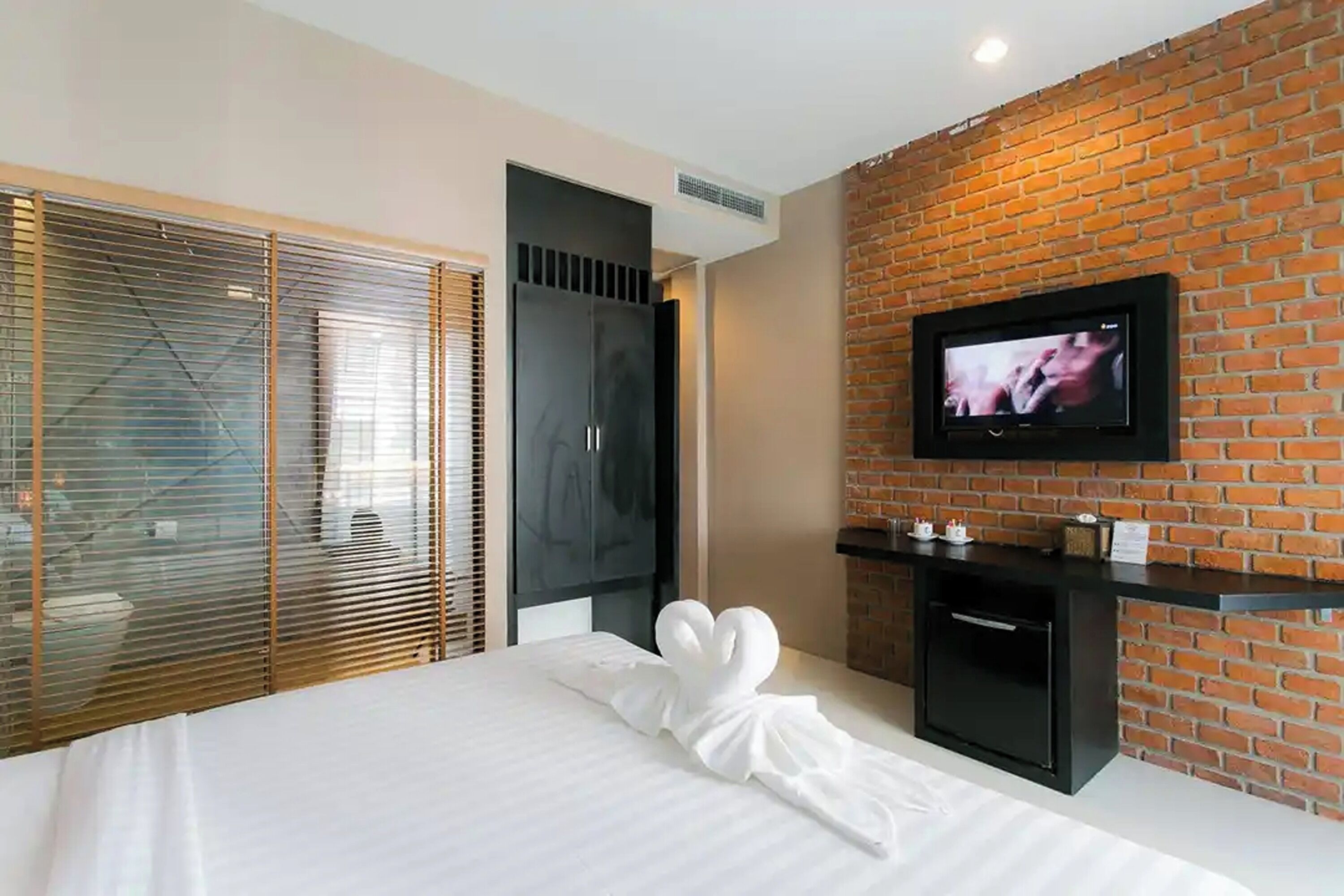 superior double room | 1 bedroom, in-room safe, desk, blackout curtains