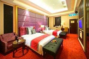 Minibar, in-room safe, desk, soundproofing - Amain Boutique Motel Tucheng (New Taipei City)