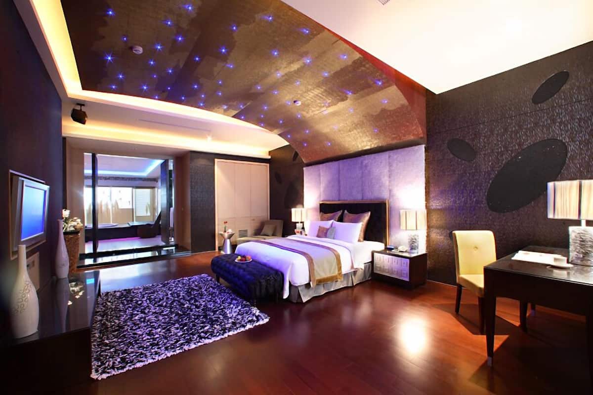 Minibar, in-room safe, desk, soundproofing