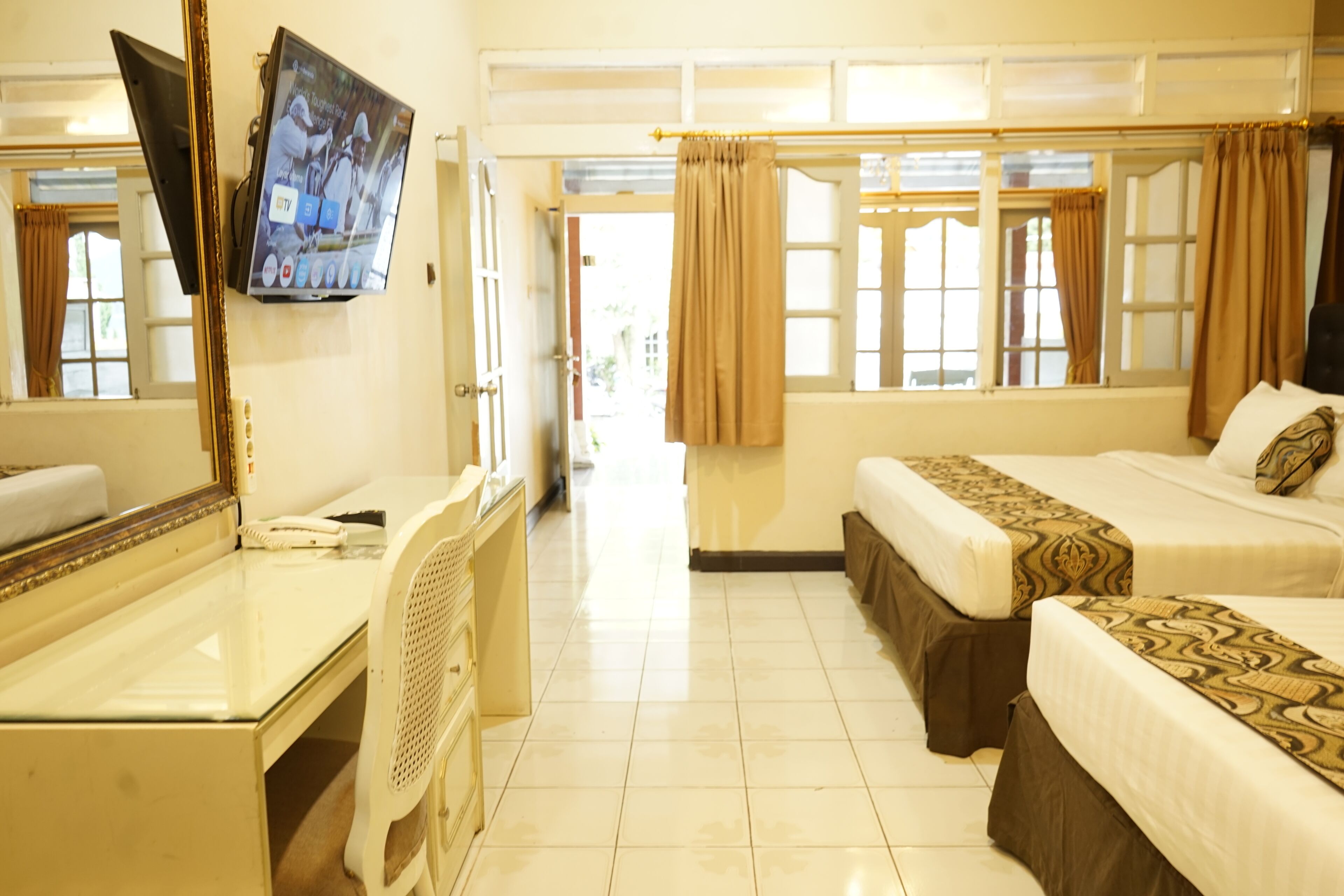 Palm Room, 1 Double Bed, Non Smoking, City View | Desk, free WiFi, bed sheets