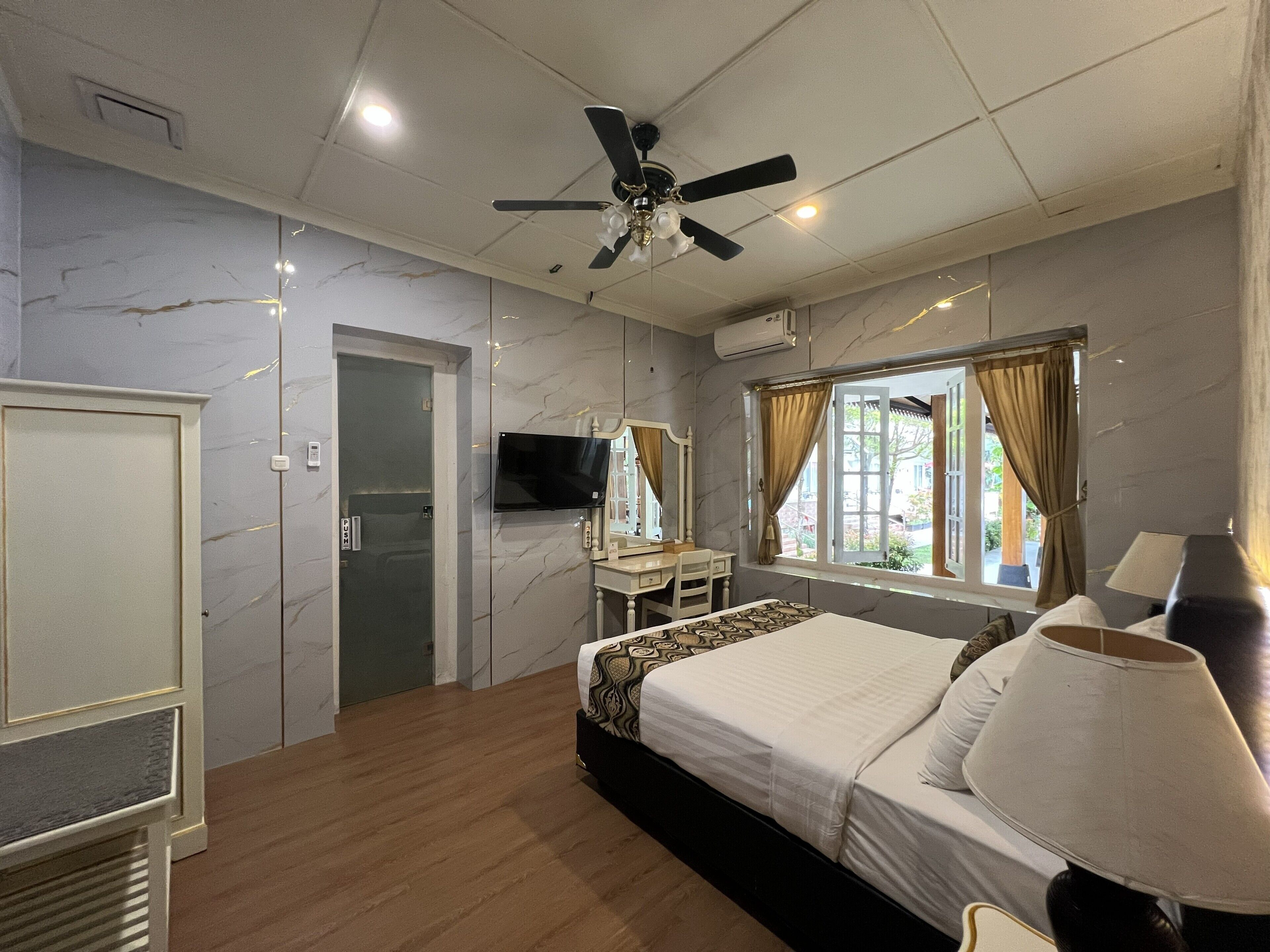 Deluxe Room | Desk, free WiFi, bed sheets