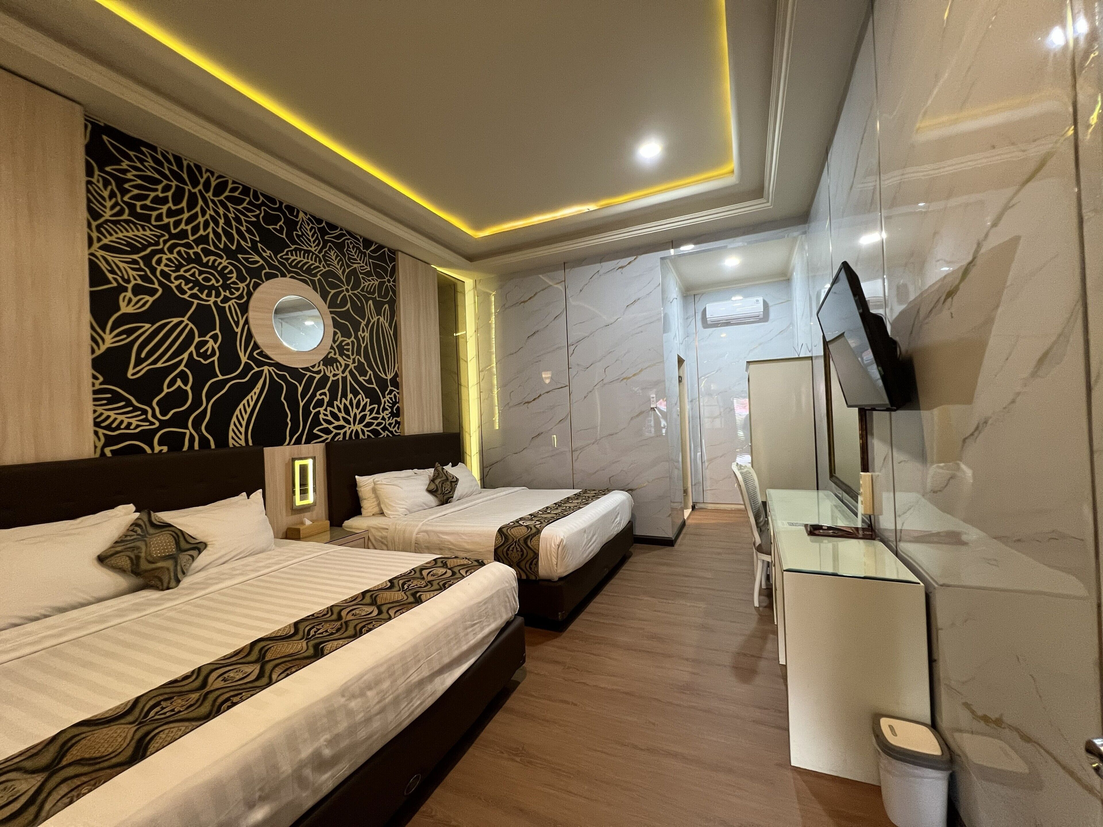 Palm Room, 1 Double Bed, Non Smoking, City View | Desk, free WiFi, bed sheets