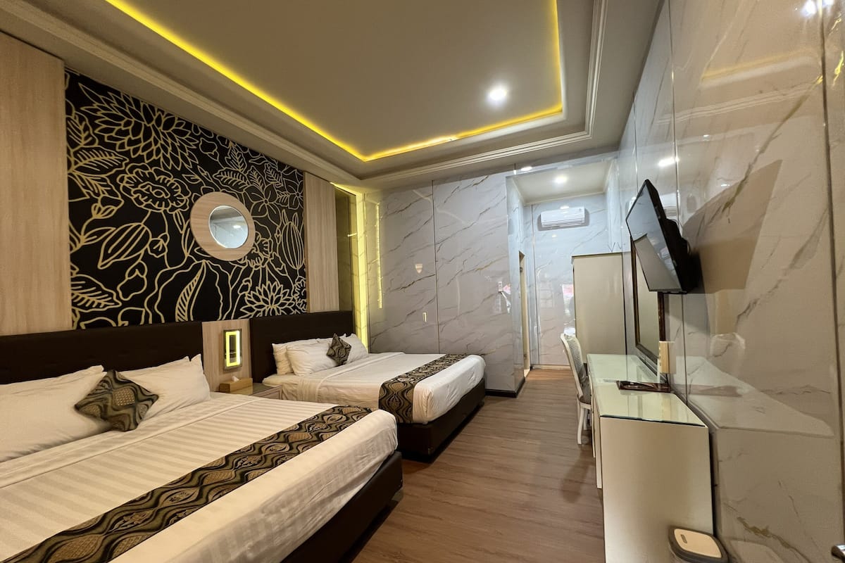 Palm Room, 1 Double Bed, Non Smoking, City View | Desk, free WiFi, bed sheets