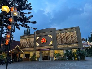 Front of property - Hotel Indah Palace Tawangmangu (Tawangmangu)