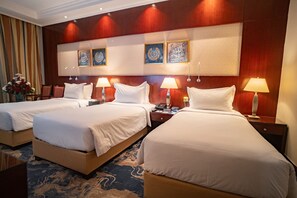 In-room safe, desk, soundproofing, iron/ironing board - Emaar Royal Hotel Al Madina (Madinah)