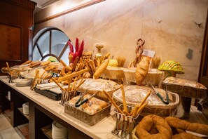 2 restauranter: frokost, lunsj og middag serveres